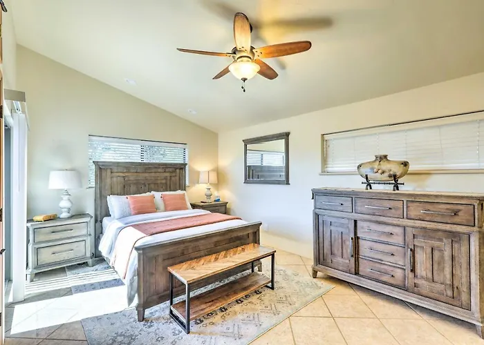 Mountain-view Deck: Bright Hébergement de vacances