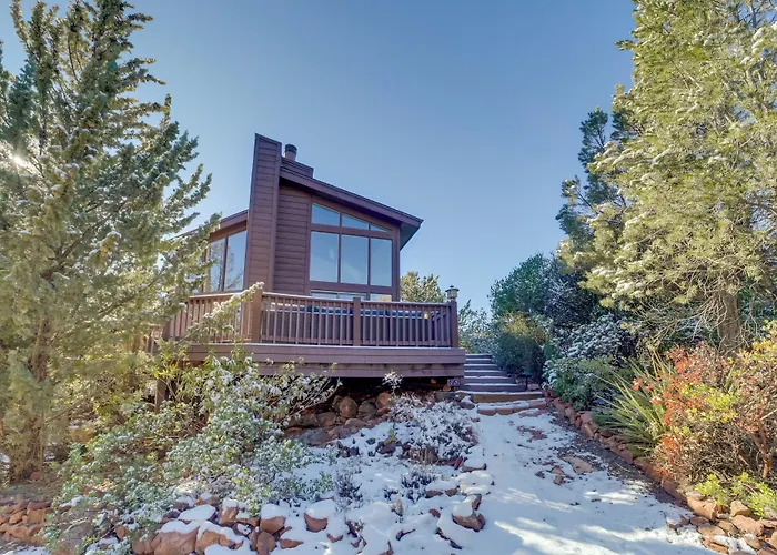 Mountain-view Deck: Bright Hébergement de vacances